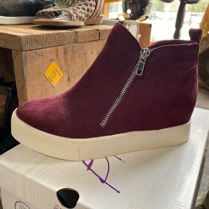 Burgundy wedges